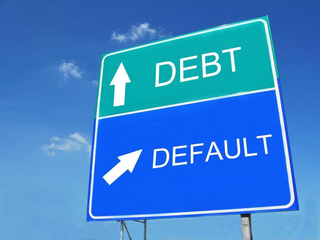 Bankruptcy vs. Defaulting on Debt
